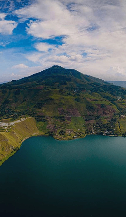 paisaje-natural-montana-y-lago-m